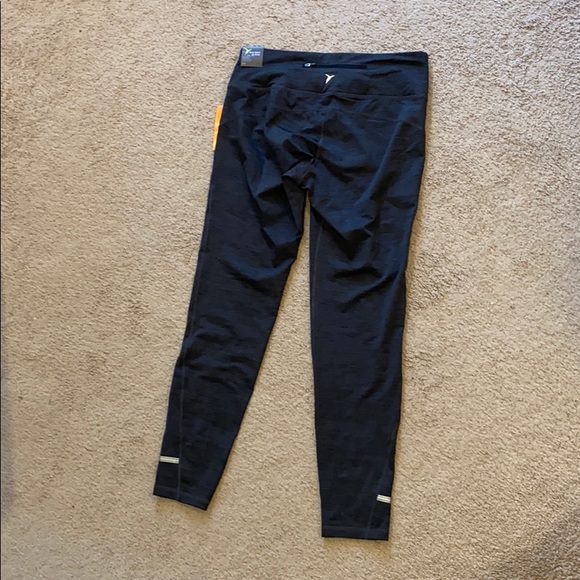 Old Navy Active go-dry fitted mid-rise pants - Picture 2 of 8